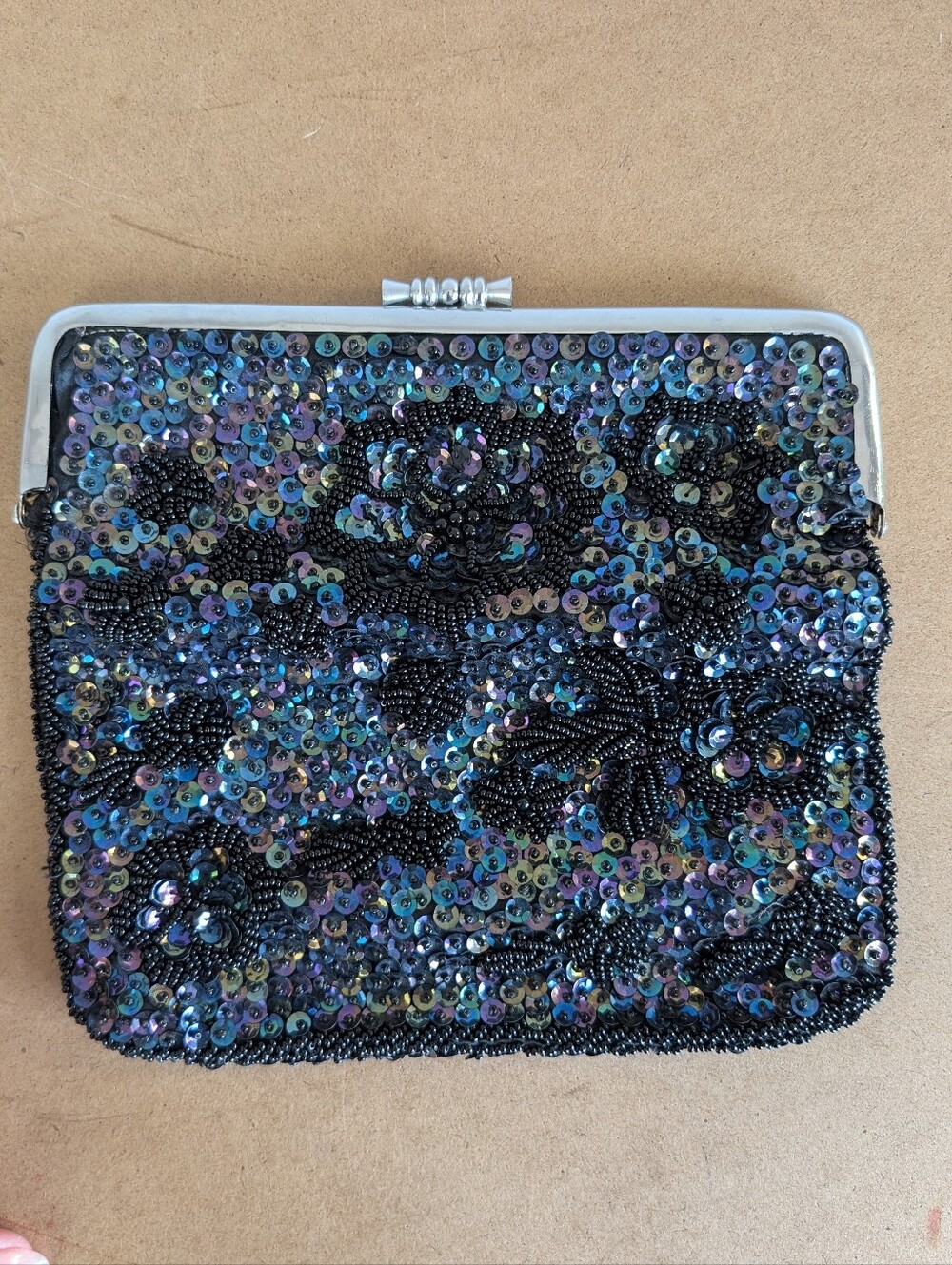Vintage Evening Bag, Made In Honk Kong Black Iridescent Sequins Kiss Lock Clutch - Picture 6 of 16